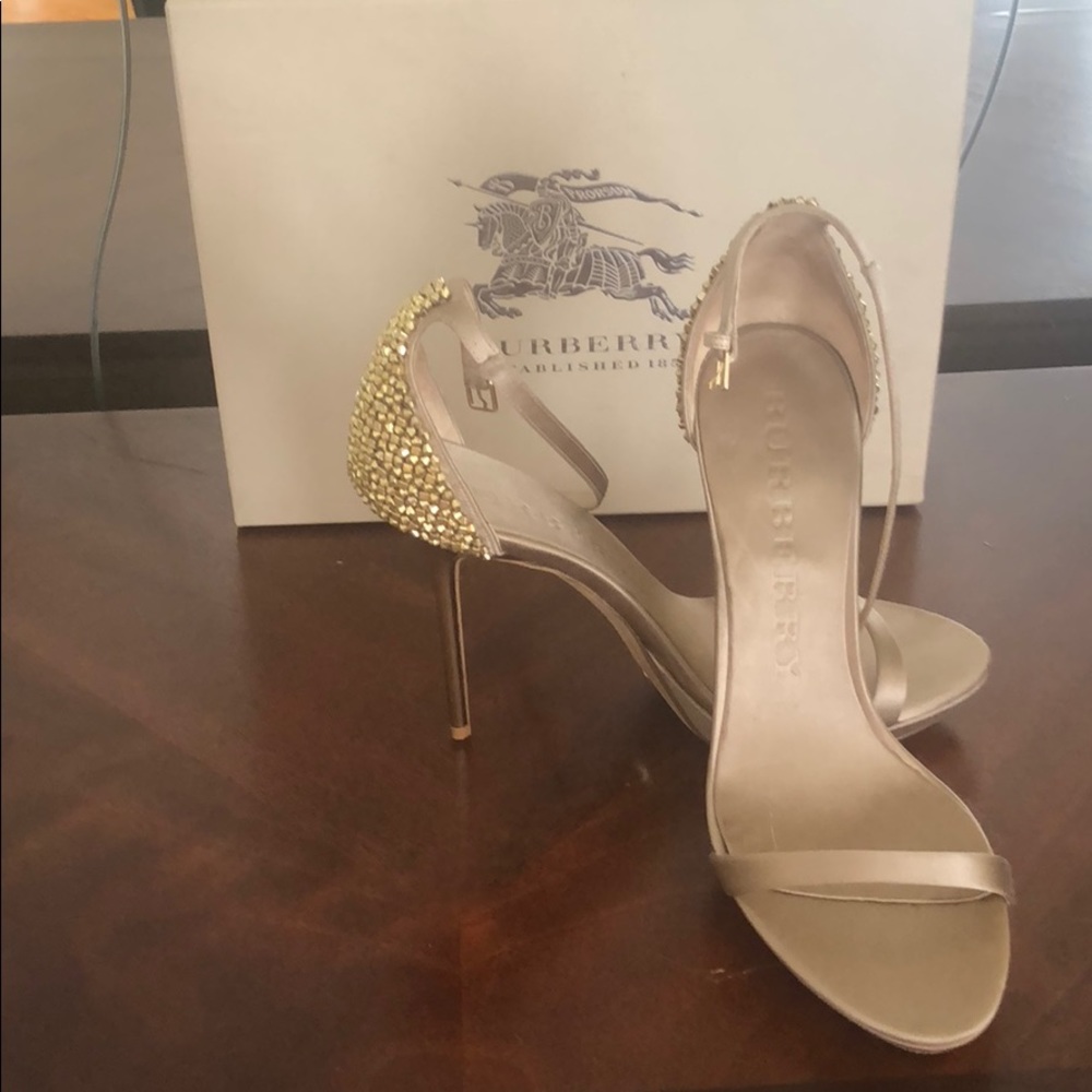 NWT!! Gorgeous Burberry sandals